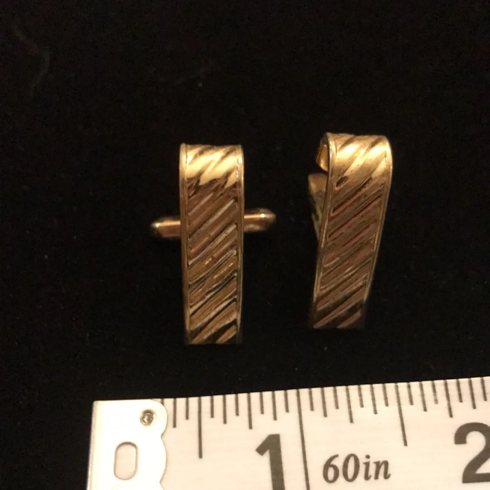 3/$15 ⭐️ Vintage Hickok gold tone curved cuff links. Cufflinks (ee)